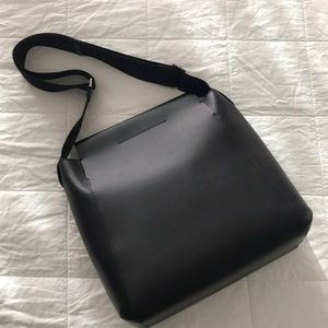 Everlane form bag